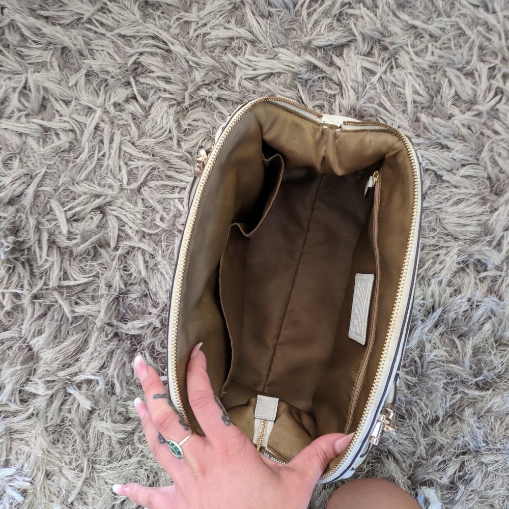 ❌SOLD❌White Coach purse - Picture 5 of 8